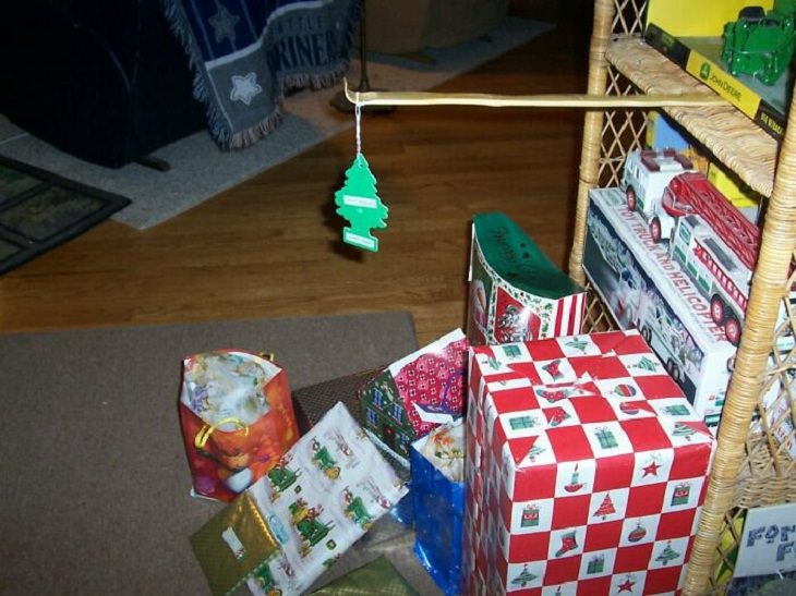 Incredibly Lazy People, Christmas tree