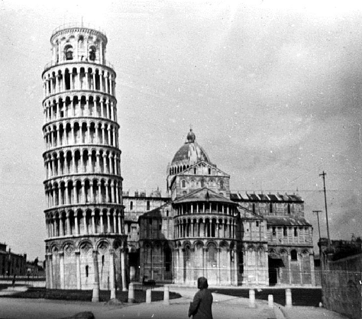Facts About the Leaning Tower of Pisa, The Leaning Tower and the apse of the cathedral of Pisa
