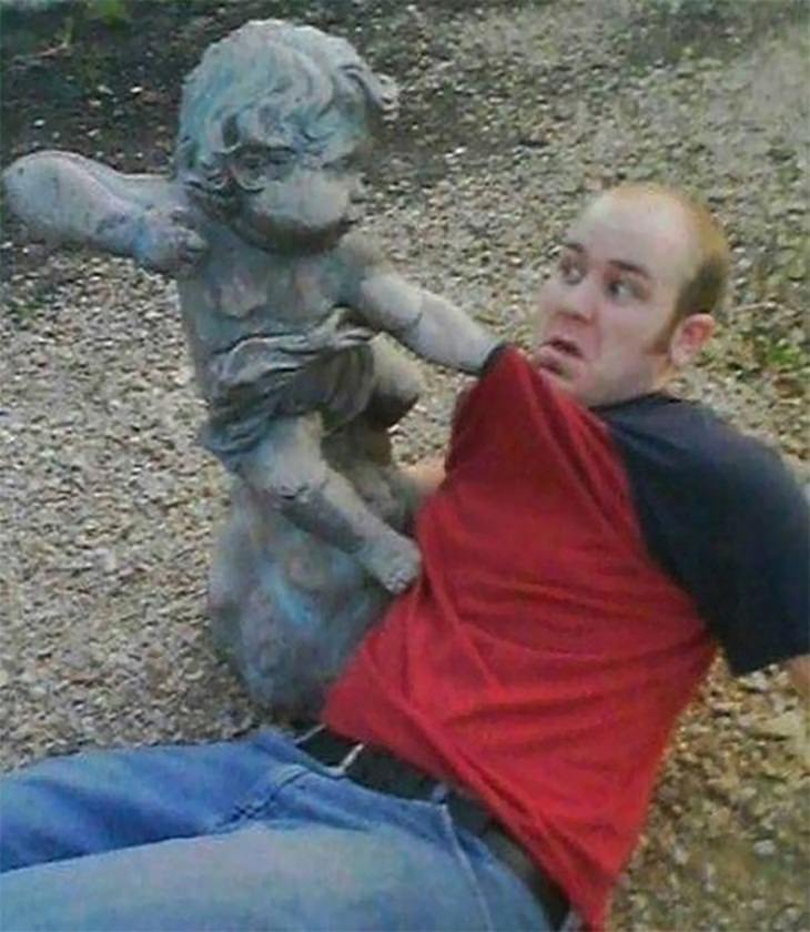Statues Attacking People, cherub