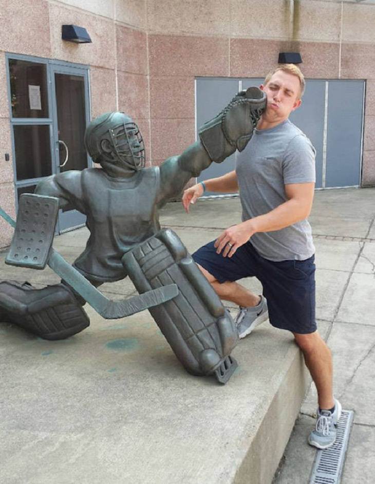 Statues Attacking People, hockey