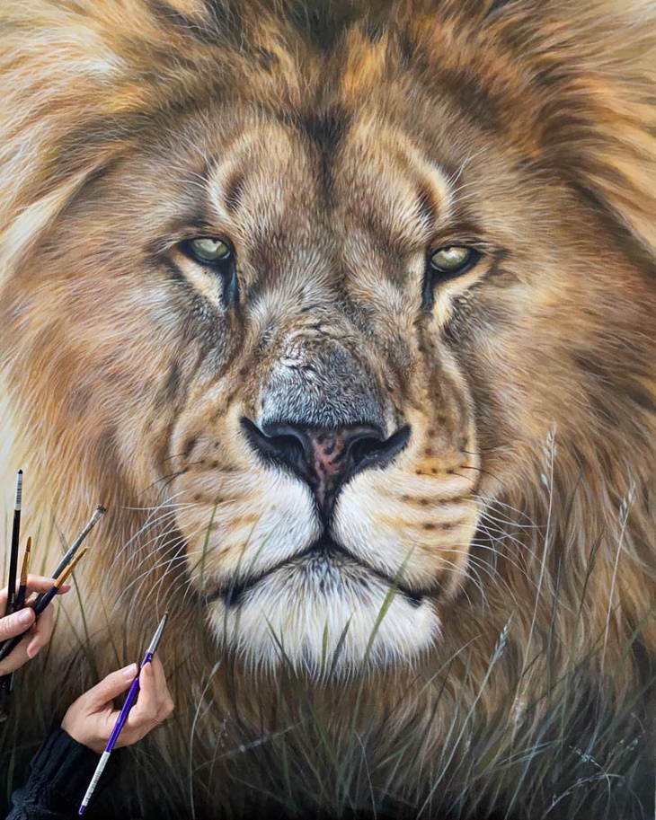 Julie Rhodes paintings male lion up close