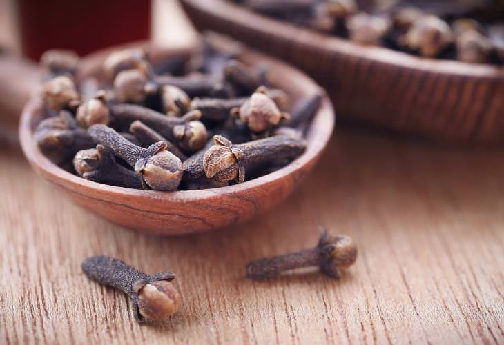 Heart-Healthy Herbs and Spices,  Cloves