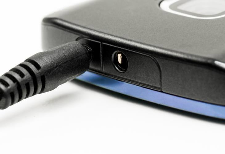 Bad Habits That Are Ruining Your Electronics, charging port