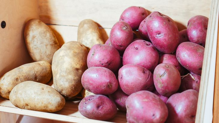potato storage tips red and yellow potatoes in a box