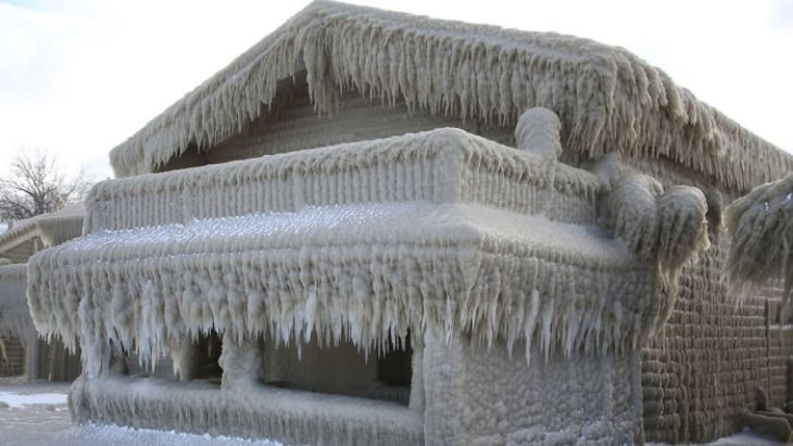 Lake Erie home Covered in ice