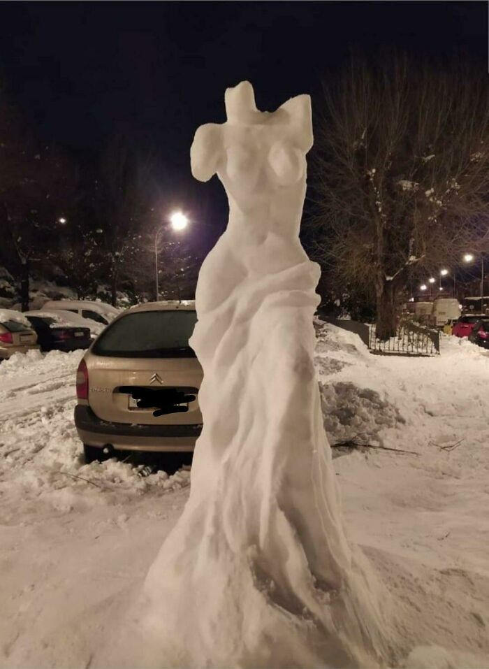 Snowman woman greek style 