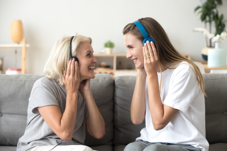 Family Friendly Dementia Activities women listening to music