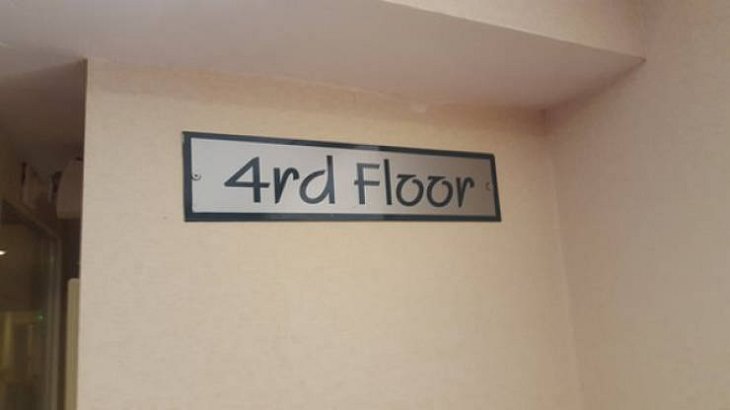 Funny Signs, floor 