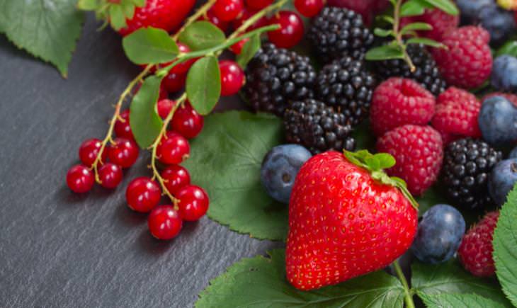 antioxidants raspberries, strawberries and blueberries  