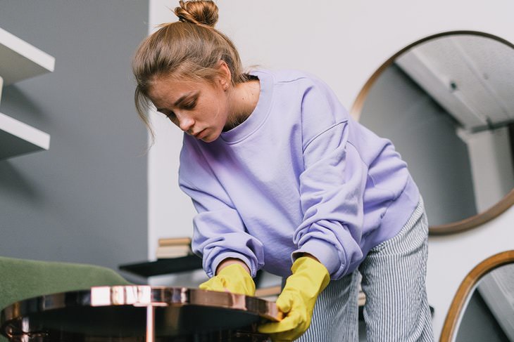 Quick Cleaning Tips woman cleaning table in living room