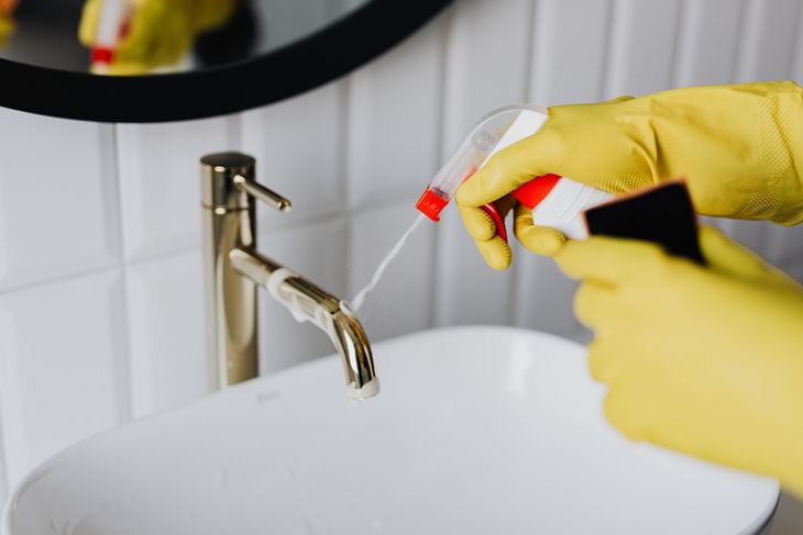 Quick Cleaning Tips cleaning sink