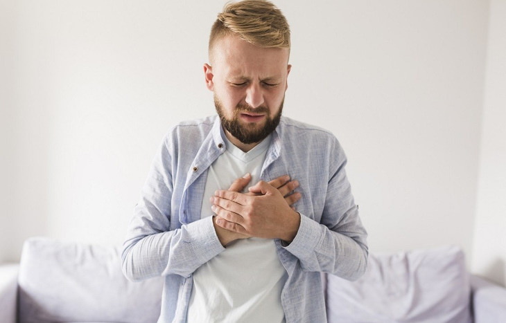 Foods to Alleviate Heartburn man with heartburn