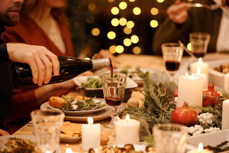 How to Prepare For The Holidays Christmas table