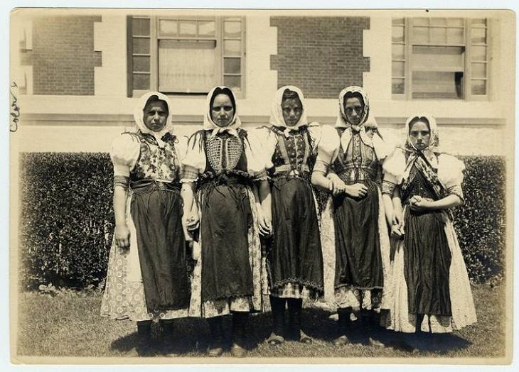 Portraits of Ellis Island Immigrants, young ladies 