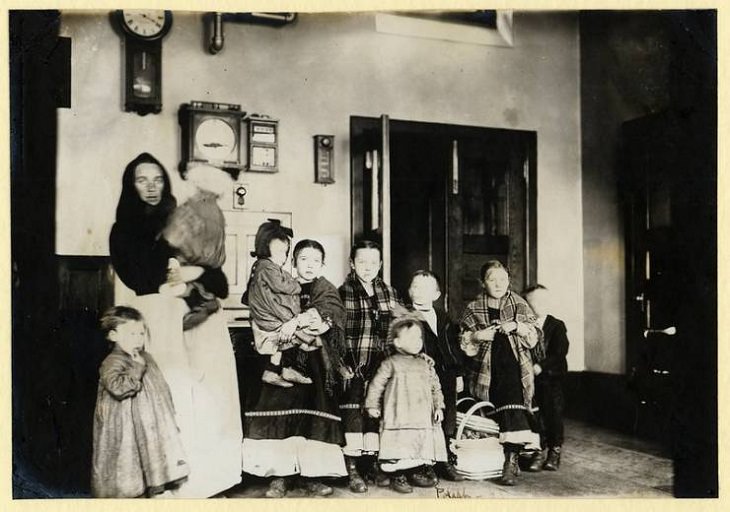 Portraits of Ellis Island Immigrants, Polish family