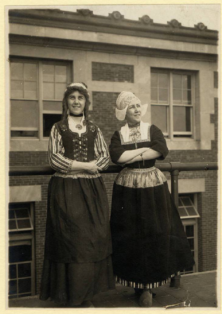Portraits of Ellis Island Immigrants, Two women from the Netherlands