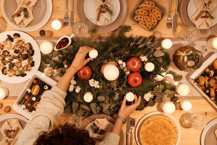 How to Prepare For The Holidays Christmas table