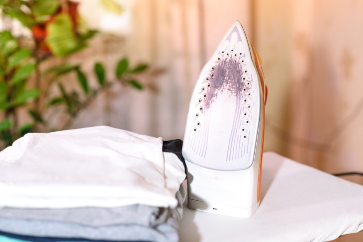 How to Clean an Iron dirty iron