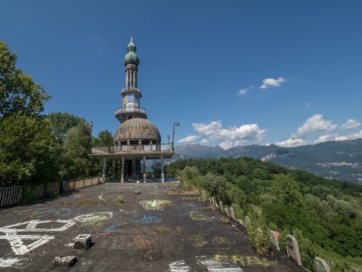 7 Lesser Known Ghost Towns Around the World, Consonno, Italy
