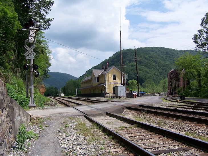 7 Lesser Known Ghost Towns Around the World, Thurmond, West Virginia, USA