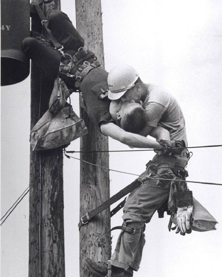 Pulitzer Prize-Winning Photos, Rescue