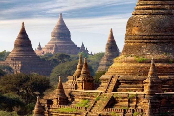 19 Images Showcasing the World’s Endless Wonders, Bagan, Myanmar skyline