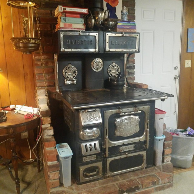 Antique Household Items Great Majestic wood cook stove
