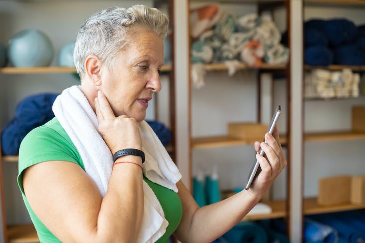 Iodine Deficiency woman measuring her pulse