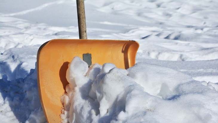 How to Shovel Snow Safely Shovel in the snow