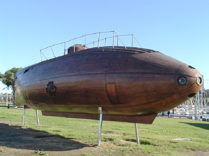 Early Submarines,  Monturiol's wooden Ictineo II 