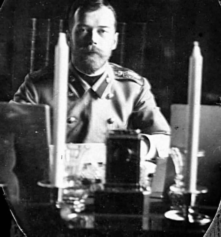 Planet Earth’s Lovely Curiosities Tsar Nicholas II taking what is probably one of history's first mirror selfies 