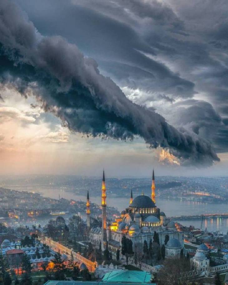 Istanbul, thunderstorm 