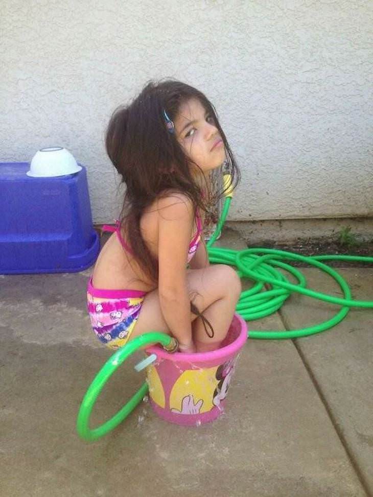 18 Photos of Kids in Hilariously Weird Situations, swimming pool
