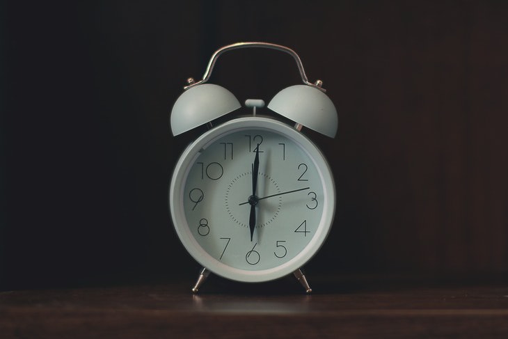 how to get back to sleep when you wake up at night alarm clock