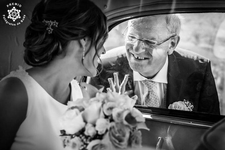 The FdB Awards' Top Wedding Photos of the Year bride in car