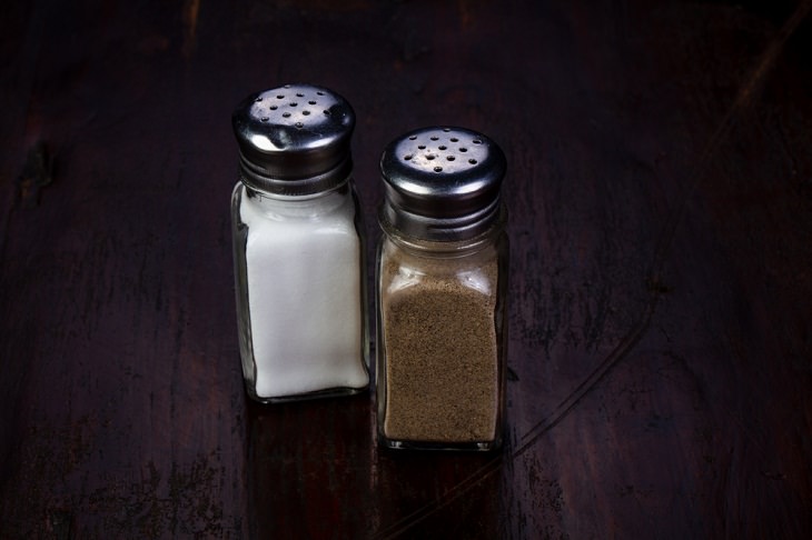 Dirtiest Kitchen Items,  Salt and Pepper Shakers