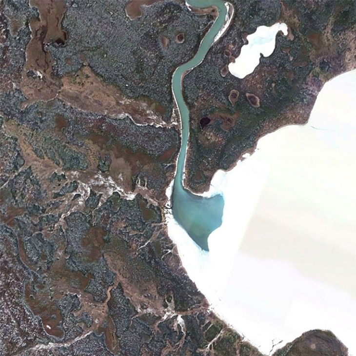 Google Earth images, river 