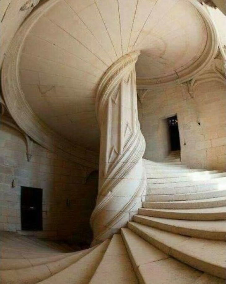 cool buildings staircase designed by Leonardo Da Vinci