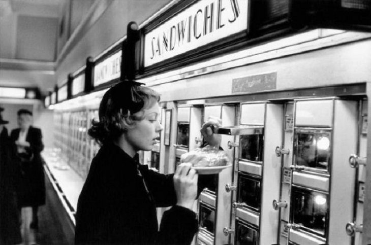 Vintage Pics, Automat