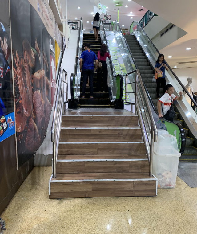 Disastrous Stair Design escalator and stairs in one