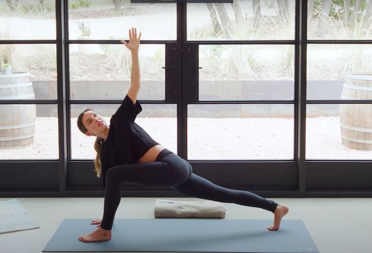 5 Active Stretches to Boost Flexibility & Strength Active quad stretch