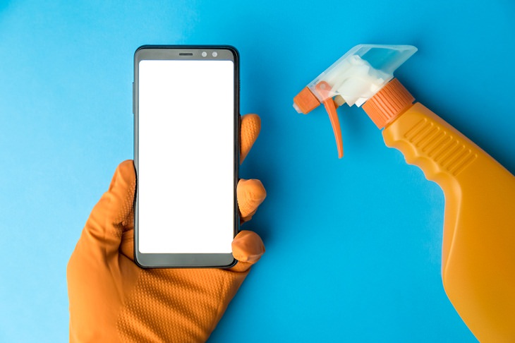 Things You Should Never Clean With Glass Cleaner, Phone screen