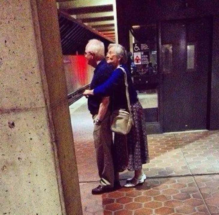 12 Heartwarming Moments of Love and Closeness hug