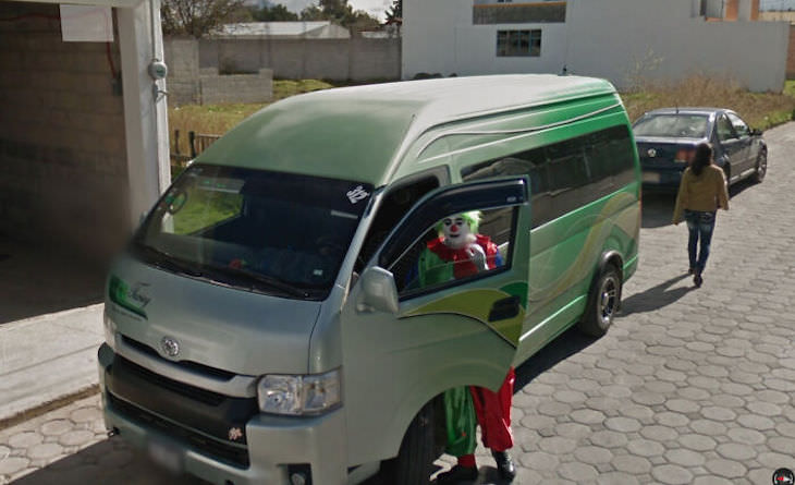Unusual Images Caught in Google Street View clown