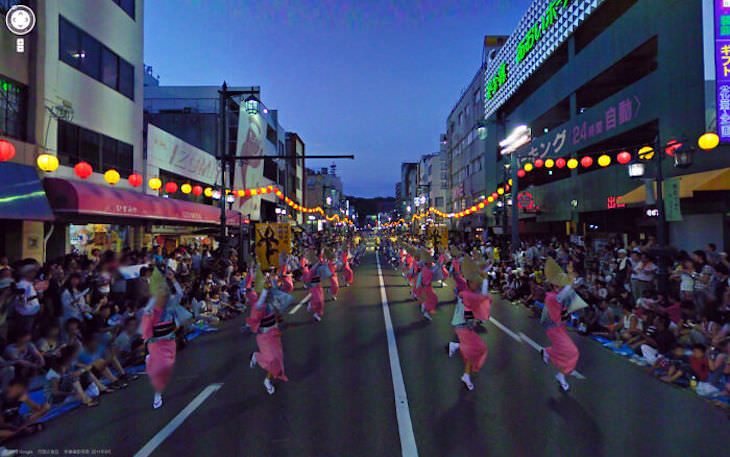 Unusual Images Caught in Google Street View street performance