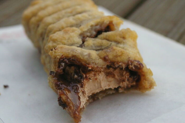 Odd Encounters in the World That Seem Ordinary to Locals Fried Mars bars 