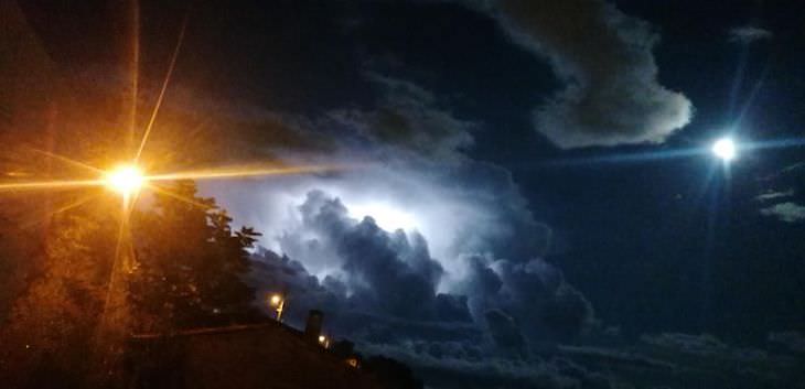 16 Photos Celebrating the Immense Power of Nature thunderstorm