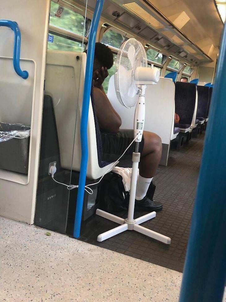 14 Hilarious Situation Spotted in the UK fan on train