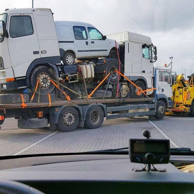 Construction Fails car stacking Tetris