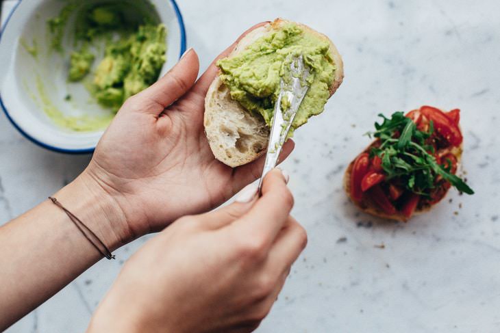 How to Make a Healthy Homemade Sandwich avocado